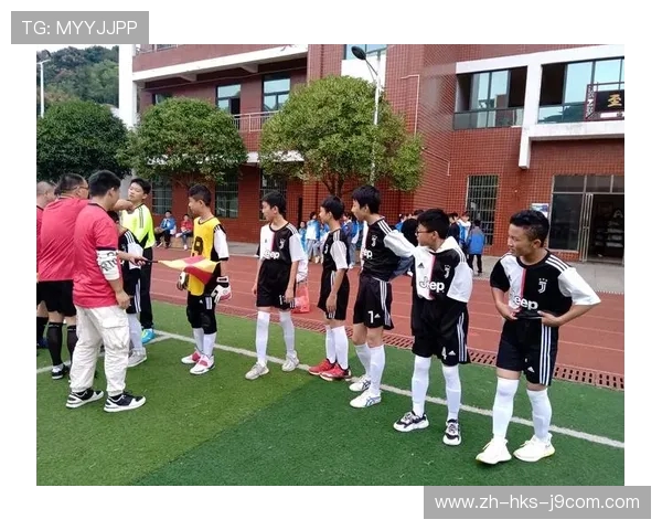 班级足球联赛激烈角逐之中头球技术引爆全场激情时刻展示魅力风采