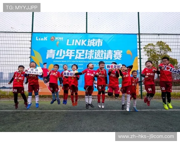 以足球人夹克诠释热血绿茵精神引领青年时尚新风潮